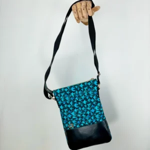 madaras női oldaltáska bőrrel