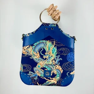 női táska sárkánymintával