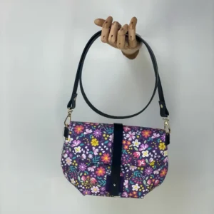 női válltáskaapró virágos