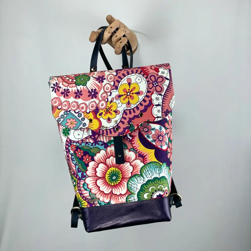 virágos női hátitáska bőrrel kombinálva