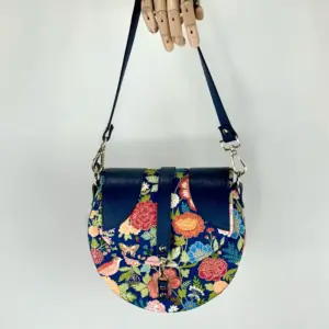 különleges virágos női táska